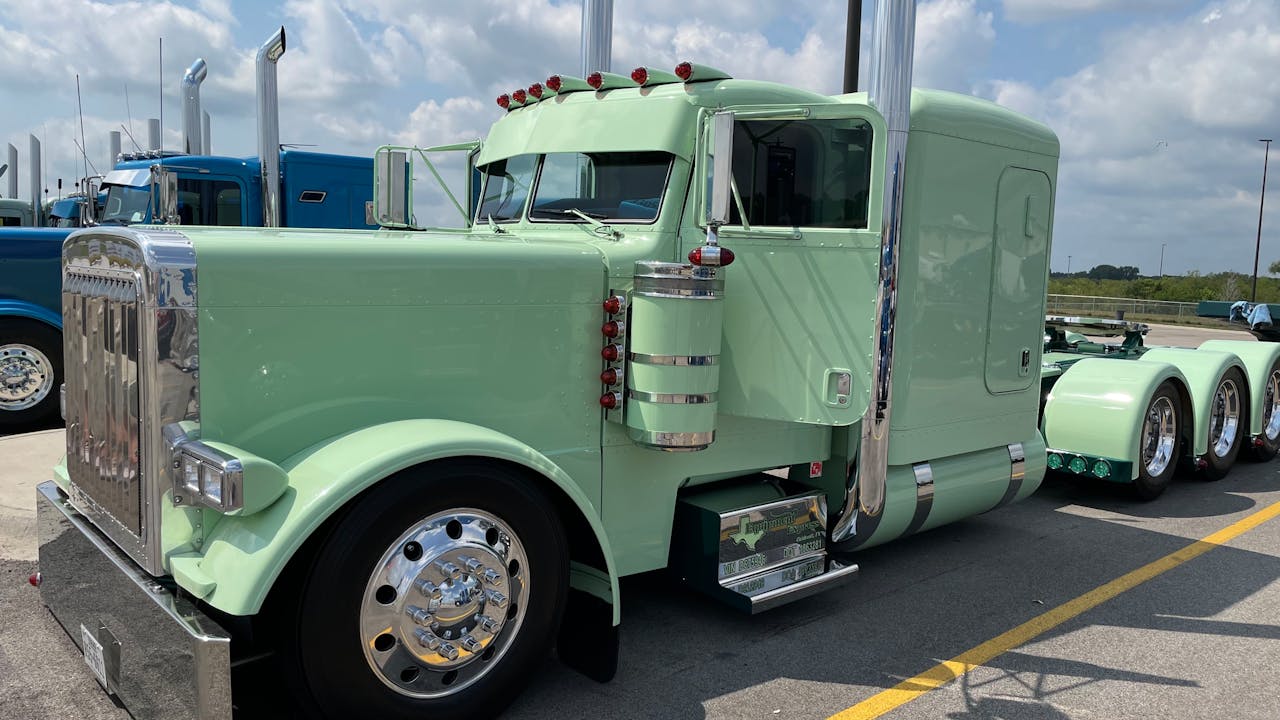Equipment Express' 2007 Peterbilt 379