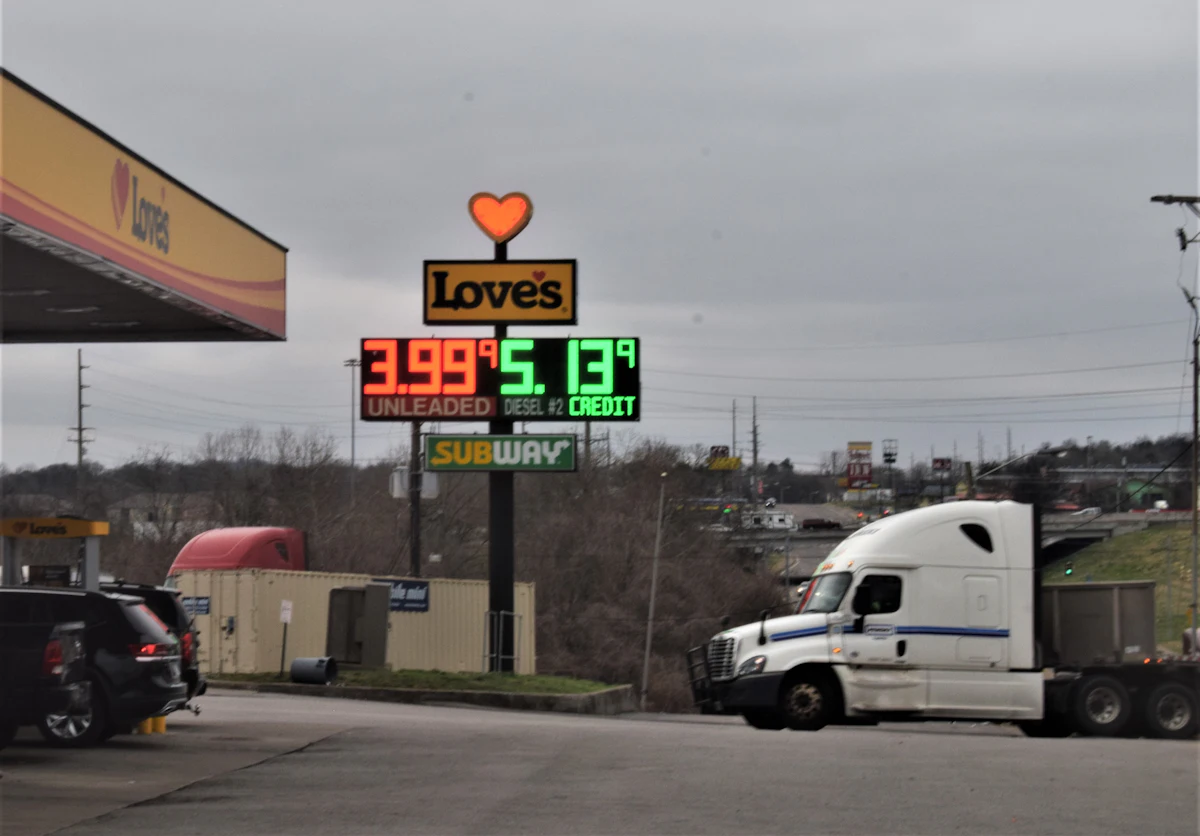 New York governor suspends fuel tax - Vimarsana News