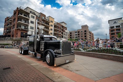 Truett Novosad's 2005 Peterbilt 379 EXHD
