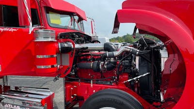 Engine of Bubba Branch's 1996 Kenworth W900