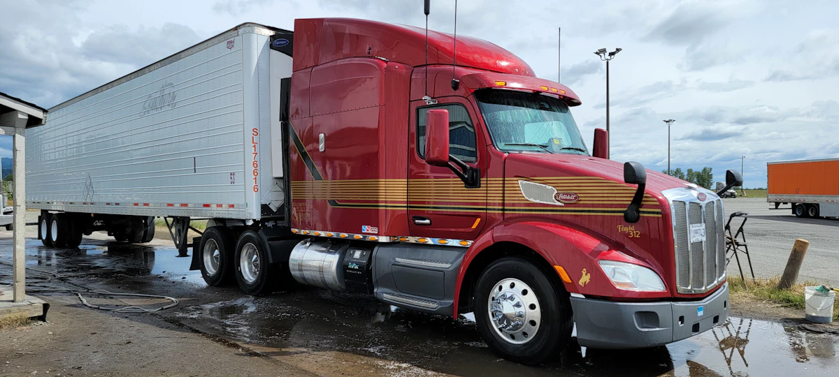 Daniel Simon's 2016 Peterbilt 579 - Vimarsana News
