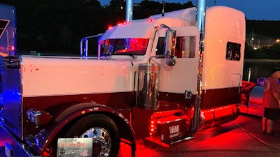 Tyler Van Der Zwaag's 1995 Peterbilt 379