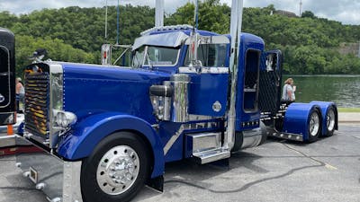 Randy Victory's 1986 Peterbilt 359