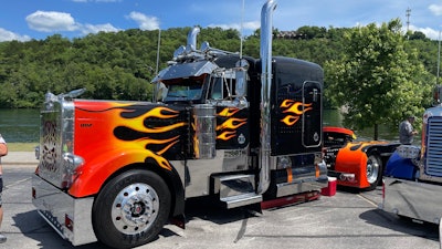 Randy Victory's 1999 Peterbilt 379