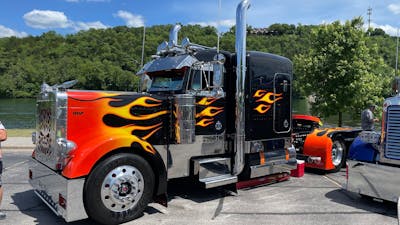 Randy Victory's 1999 Peterbilt 379
