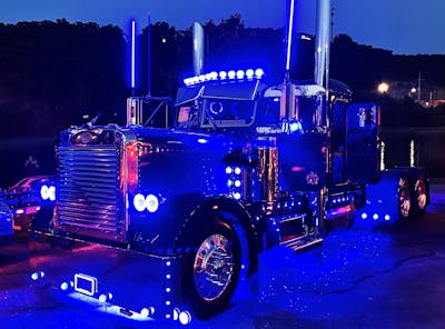 Randy Victory's 1986 Peterbilt 359 at night
