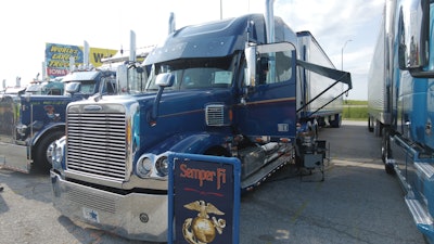Michael and Jackie Wallace's 2007 Freightliner Coronado