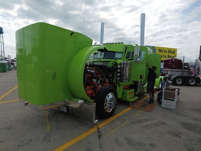Kelly Richardson's 2022 Peterbilt 389