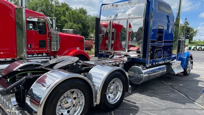 Steve Huff's 2023 Kenworth W900L rear view