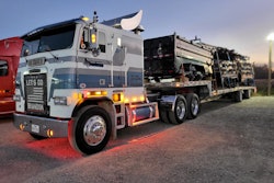 Kenny Lovett's 1990 Freightliner COE