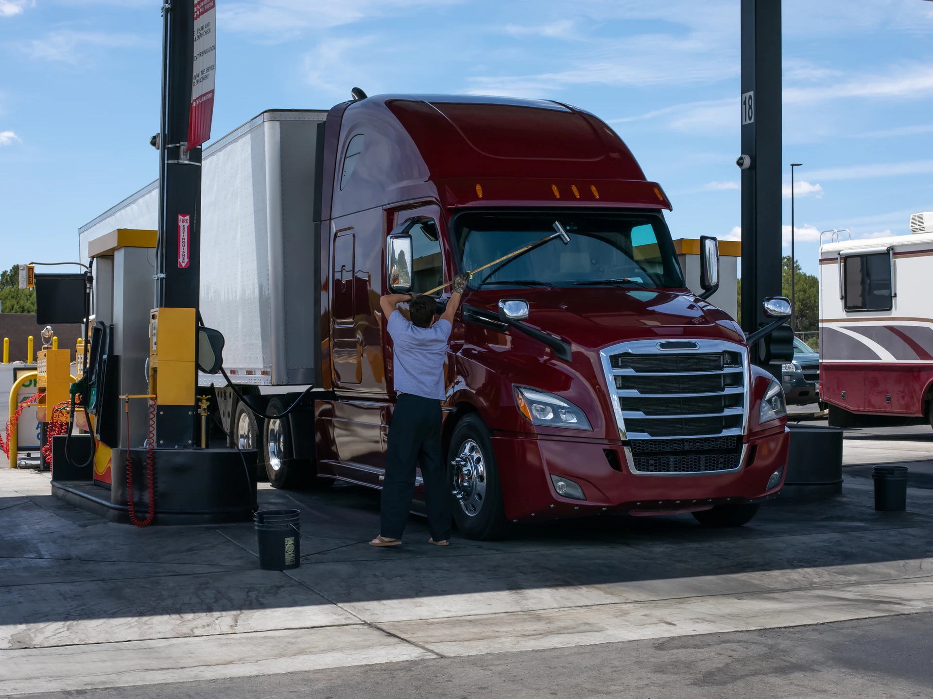 Diesel's national average falls below $5 | Driver uninjured in Indiana shooting - Vimarsana News