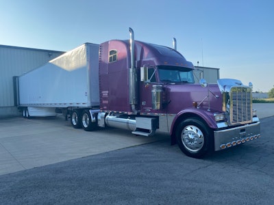 Roger Simmoneau's 1998 Freightliner Classic