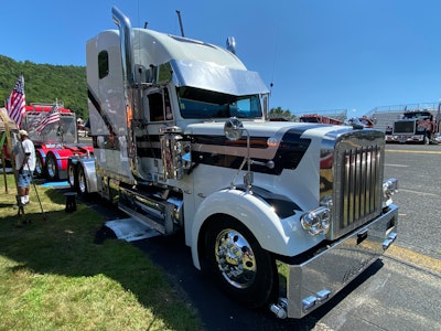 kevin carter olde school freightliner truck