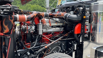 Engine of Randy Victory's 1999 Peterbilt 379