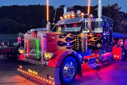 Randy Victory's 1999 Peterbilt 379 at night