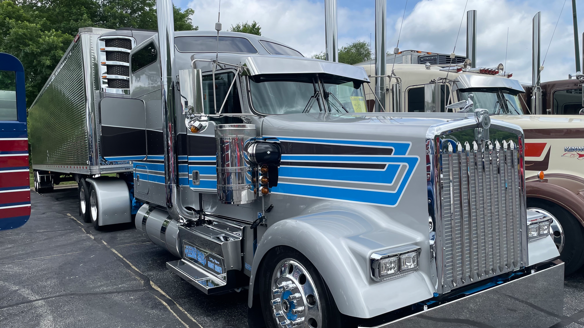 Fleenor Bros.' 2022 Kenworth W900