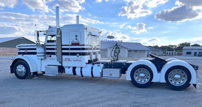 James Stanford's 2016 Peterbilt 389