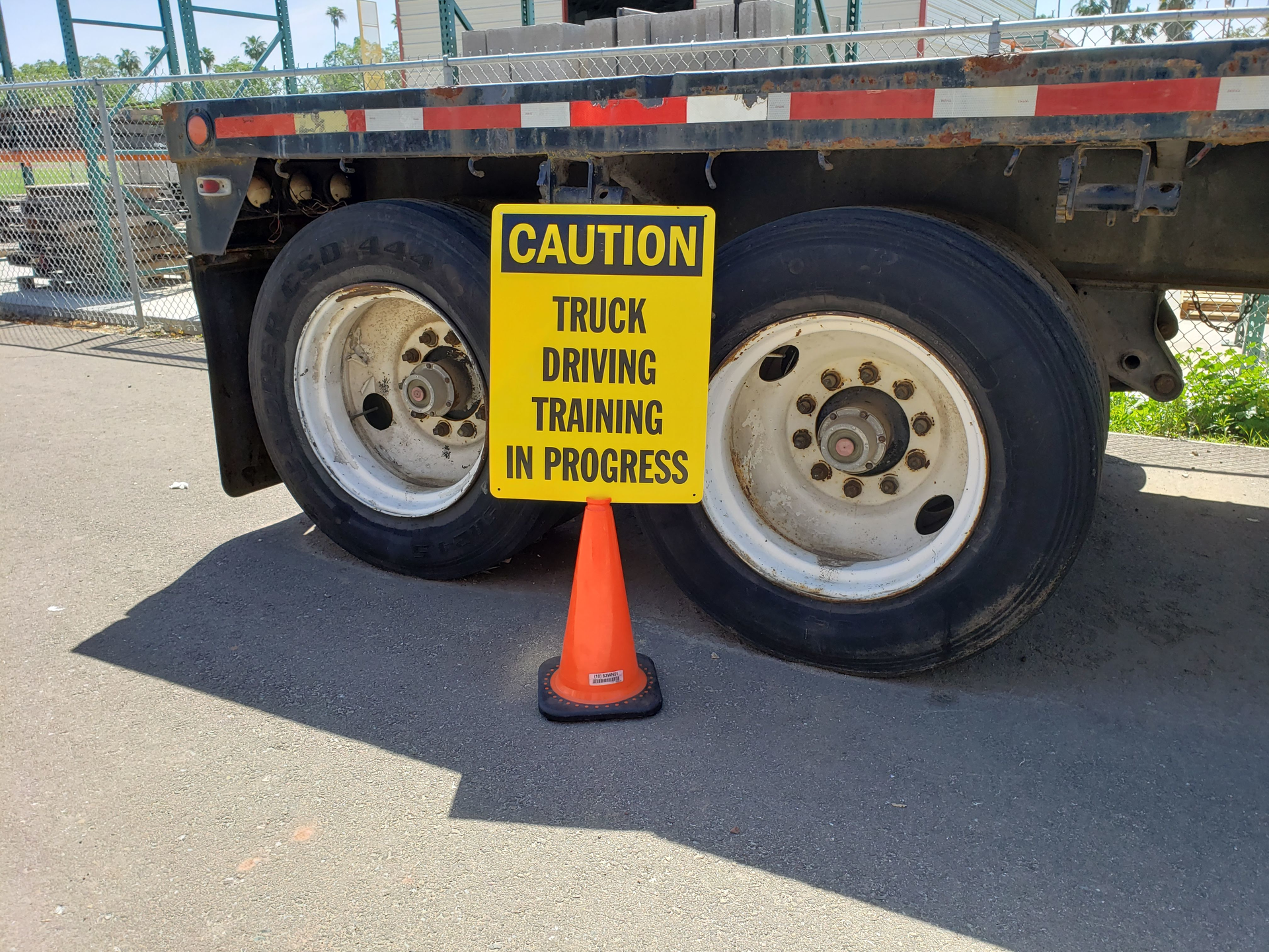 Truck driver training sign with flatbed trailer