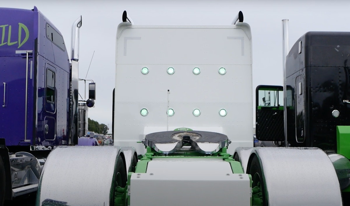 Brent Hall s aerodynamic 2014 Peterbilt 386