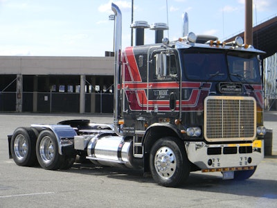 Gary Wasko's 1975 White Freightliner Powerliner