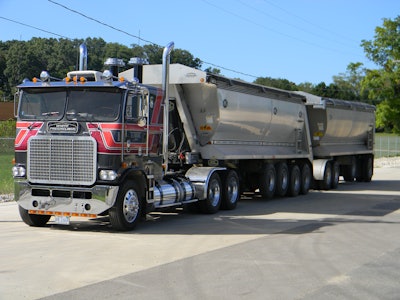 Gary Wasko's 1975 White Freightliner Powerliner