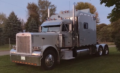 Tom and Marie Gay's 2001 Peterbilt 379