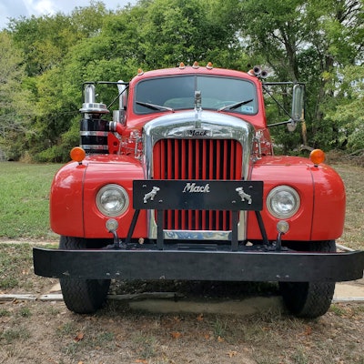 Marvin Graves' 1963 Mack B61 front view