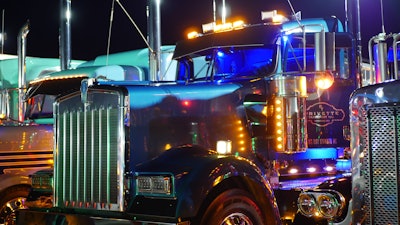 Chase Hedgepeth's 2018 Kenworth W900 at night
