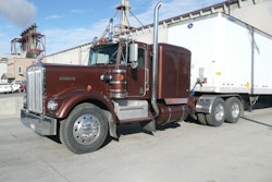 Vaughn Wood's 1972 Kenworth W925