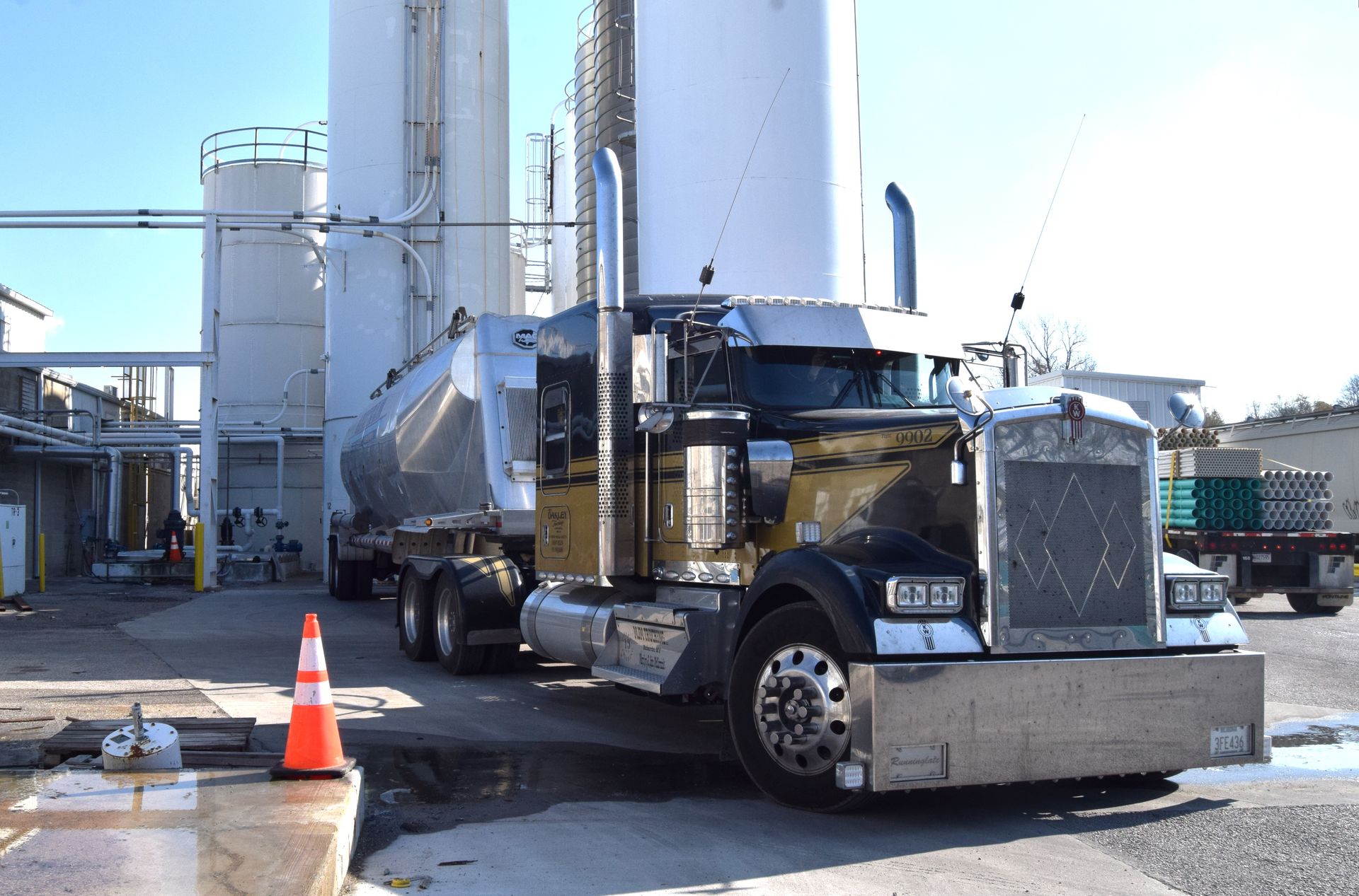 ケンワースウィズ リーファートレーラー 