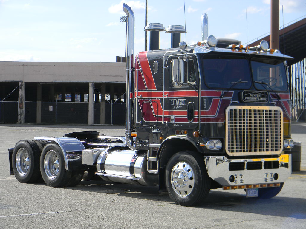 1975 White Freightliner Powerliner Crowned Antique Champ Ez Pass 9007