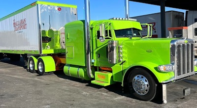 Rob Hallahan's 2022 'Joke's on You' Peterbilt 389