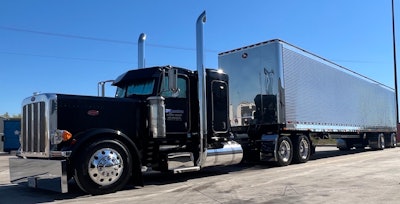 Shomotion's 2011 Peterbilt 389 glider