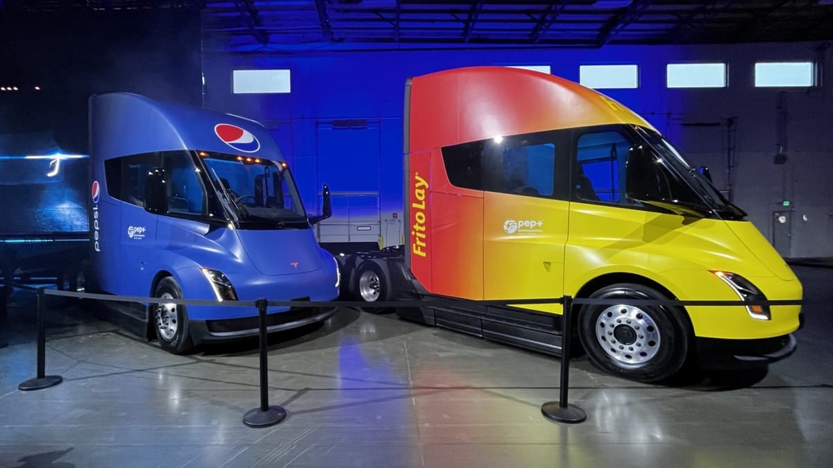 Tesla semi on the best sale road