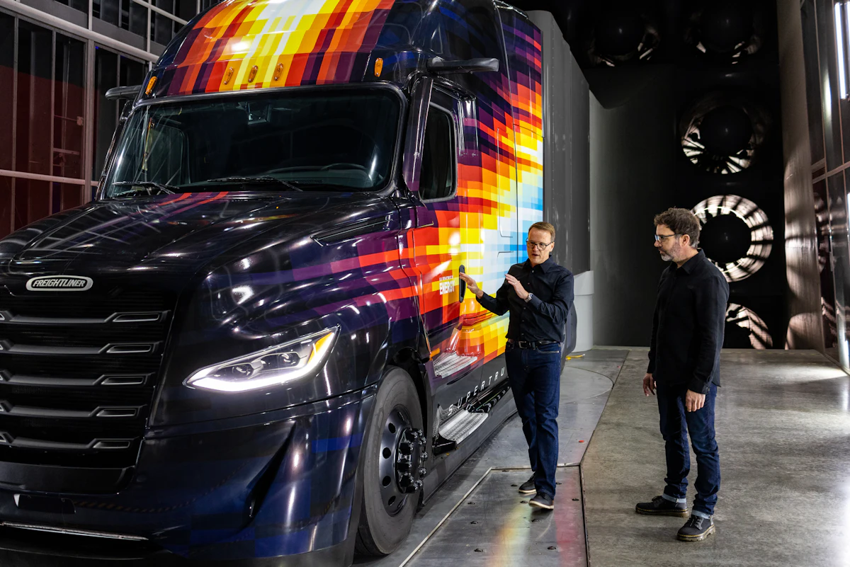 Freightliner debuts second SuperTruck - Vimarsana News