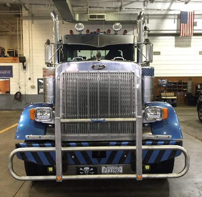 Carlos Alizondo 1998 379, grille detail