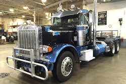 Carlos Alizondo's 1998 Peterbilt 379 daycab