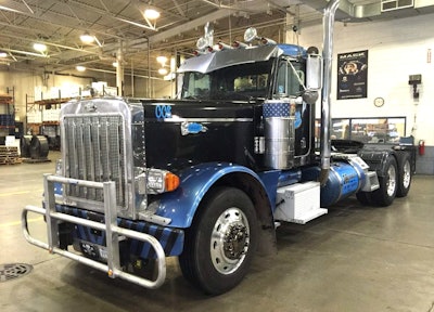 Carlos Alizondo's 1998 Peterbilt 379 daycab