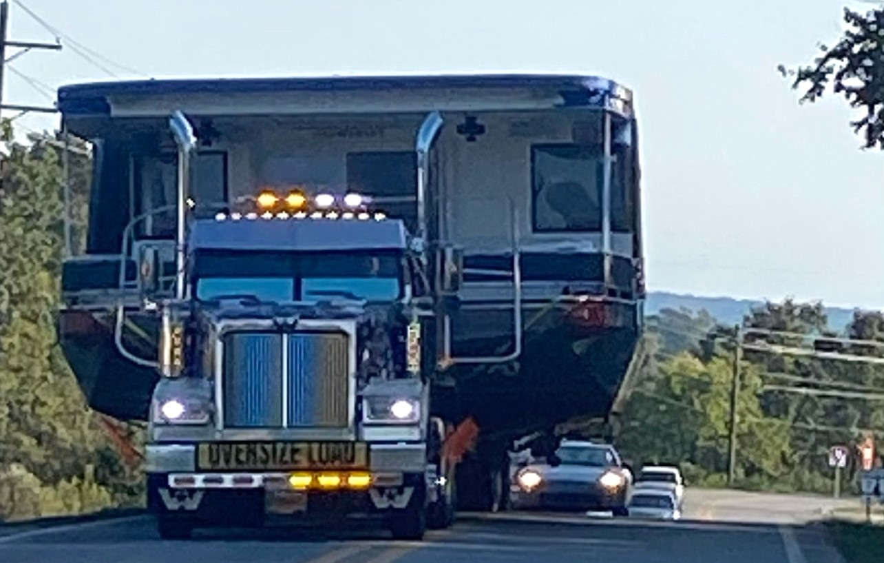 Greg Parks' Western Star pulling a houseboat