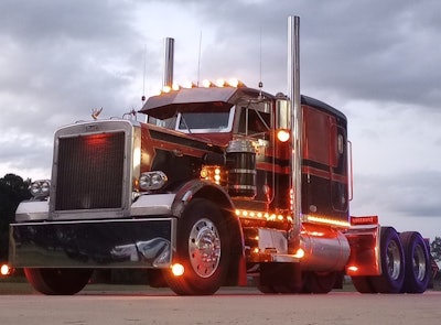 Josh Sauls' 1985 Peterbilt 359