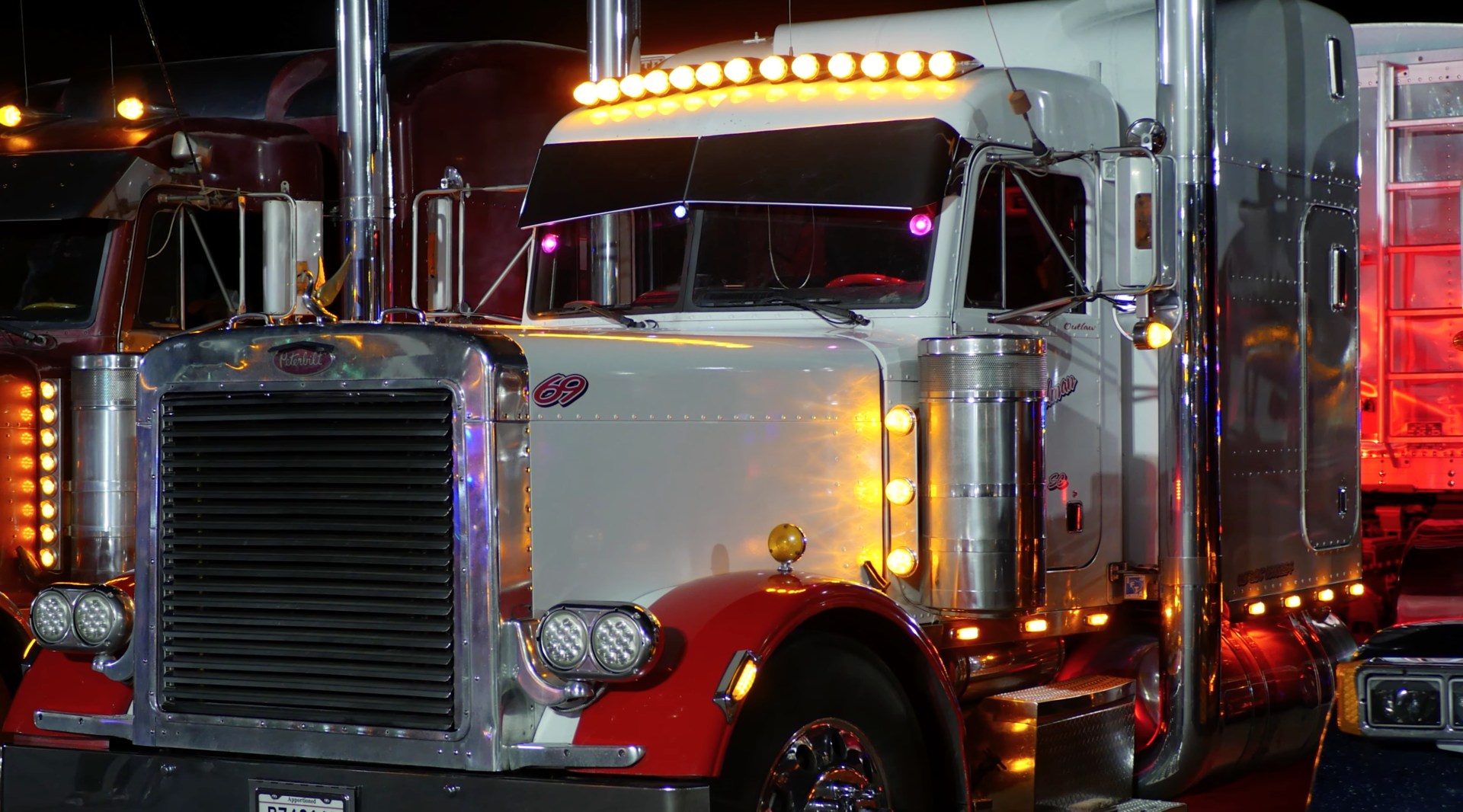 Irby Hallman's 2000 Peterbilt 379 at night