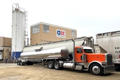 Shelley's current 2017 Peterbilt 389 Cat-powered glider