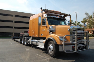 Andy Freeman's 2014 Freightliner 122SD and TrailKing minideck
