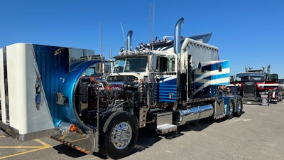 Willie Flores Jr.'s 1995 Peterbilt 379