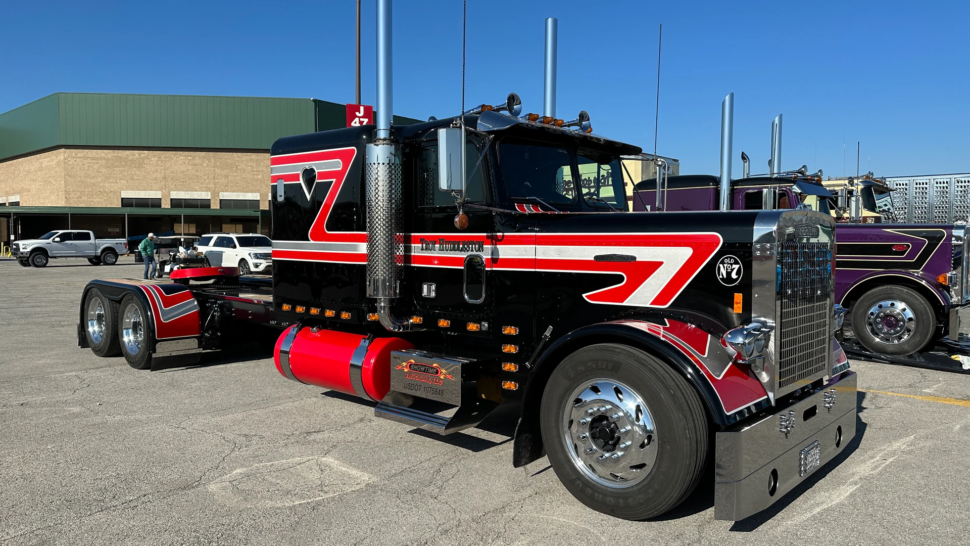 Custom trucks line up, shine up at 2023 Mid-America Trucking Show - Vimarsana News