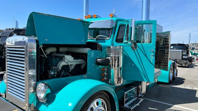 VTI Specialized 1956 Peterbilt 351