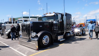 Brian Pete's 2023 Peterbilt 389