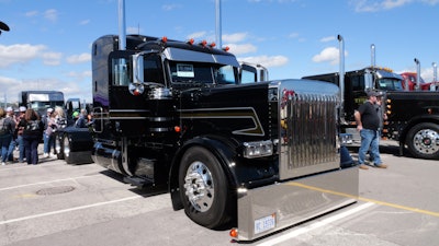 Dakota Punches' 2023 Peterbilt 389