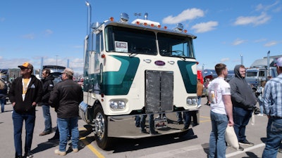 Jonathan Dyck's Peterbilt 362