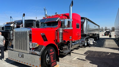 Carson Mullins' 2007 Peterbilt 379